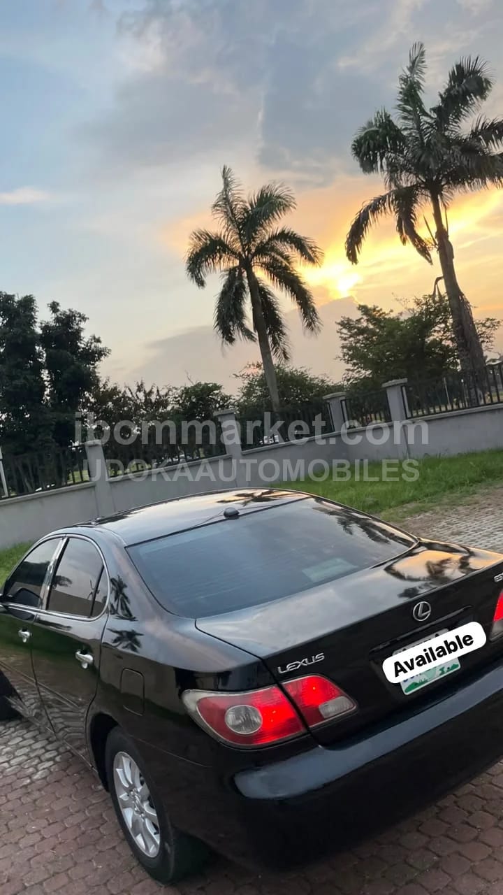 Clean Lexus Es300